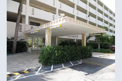 220 Kings Point Dr #606, Sunny Isles Beach, FL 33160 - Photo 24