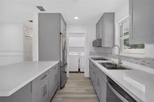 320 N 70th Terrace, Hollywood, FL 33024 - Photo 6
