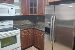 8889 N Fontainebleau Blvd, Miami, FL 33172 - Photo 2