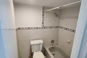 8889 N Fontainebleau Blvd, Miami, FL 33172 - Photo 4