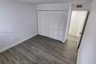 8889 N Fontainebleau Blvd, Miami, FL 33172 - Photo 8