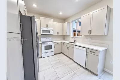 2419 SE 11th St, Homestead, FL 33035 - Photo 8