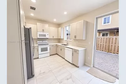 2419 SE 11th St, Homestead, FL 33035 - Photo 10