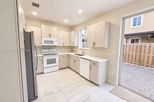 2419 SE 11th St, Homestead, FL 33035 - Photo 10