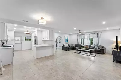 4872 NW 1st Ct, Plantation, FL 33317 - Photo 4