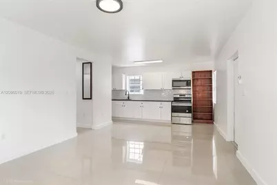 1945 Marseille Dr #4, Miami Beach, FL 33141 - Photo 2