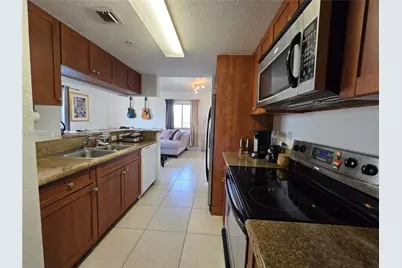 36 NW 6th Ave #709, Miami, FL 33128 - Photo 2