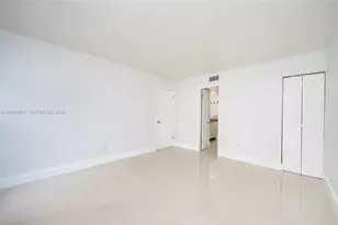 4709 NW 7th St, Miami, FL 33126 - Photo 16