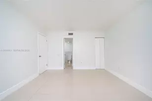 4709 NW 7th St, Miami, FL 33126 - Photo 10