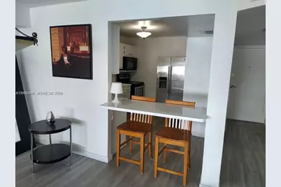 6039 Collins Ave #1710, Miami Beach, FL 33140 - Photo 4