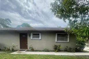 5872 E Bermuda Cir E, West Palm Beach, FL 33407 - Photo 2