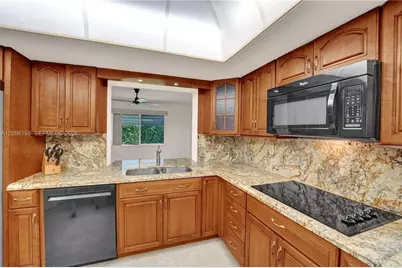 1731 NW 86th Ave, Pembroke Pines, FL 33024 - Photo 6