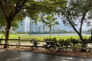 3475 N Country Club Dr, Aventura, FL 33180 - Photo 32