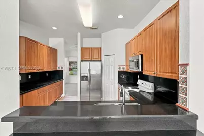 2032 SW 118th Ave, Miramar, FL 33025 - Photo 4