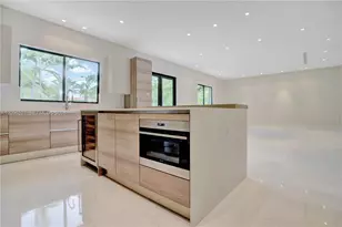 3550 W Glencoe St, Miami, FL 33133 - Photo 20
