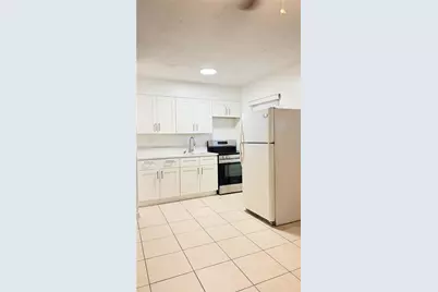 1009 NE 2nd St, Hallandale Beach, FL 33009 - Photo 8