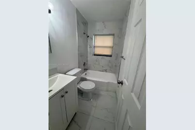 1009 NE 2nd St, Hallandale Beach, FL 33009 - Photo 16