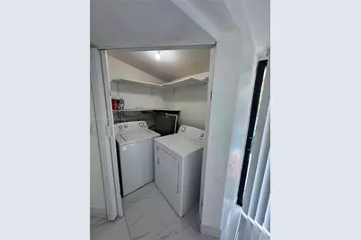 1009 NE 2nd St, Hallandale Beach, FL 33009 - Photo 10