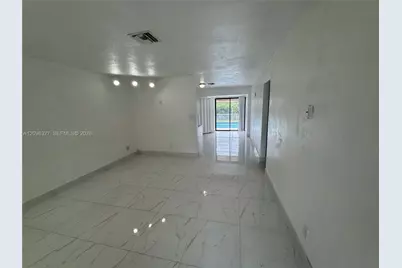 1009 NE 2nd St, Hallandale Beach, FL 33009 - Photo 2
