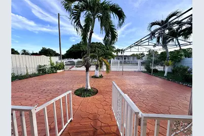 261 E 50th St, Hialeah, FL 33013 - Photo 8