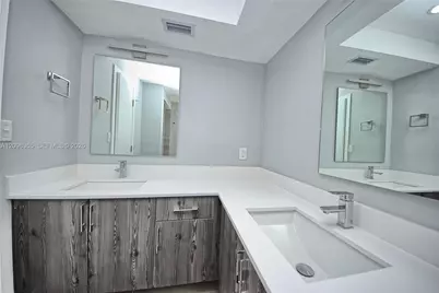 1660 NE 191st St #309-1, Miami, FL 33179 - Photo 12