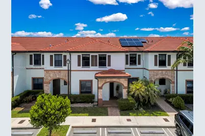10615 W 34th Ct, Hialeah, FL 33018 - Photo 2
