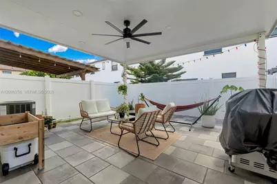 10615 W 34th Ct, Hialeah, FL 33018 - Photo 30