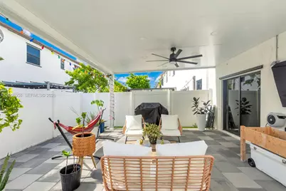 10615 W 34th Ct, Hialeah, FL 33018 - Photo 32