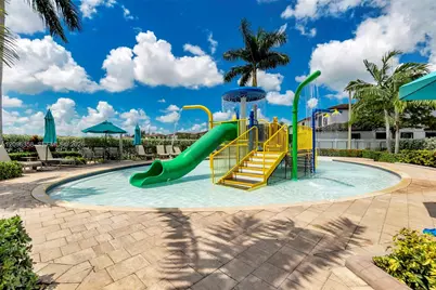 10615 W 34th Ct, Hialeah, FL 33018 - Photo 46