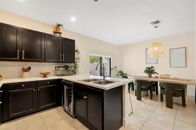 10615 W 34th Ct, Hialeah, FL 33018 - Photo 16