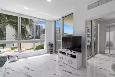 300 S Biscayne Blvd #T-1411, Miami, FL 33131 - Photo 4