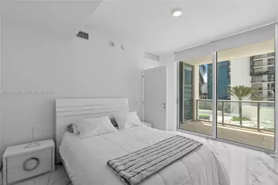 300 S Biscayne Blvd #T-1411, Miami, FL 33131 - Photo 8