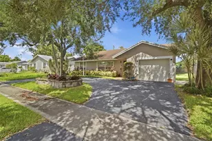 8421 NW 45th St, Lauderhill, FL 33351 - Photo 4