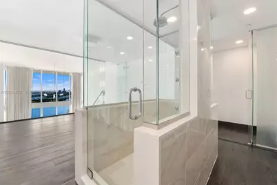 1040 Biscayne Blvd #3704, Miami, FL 33132 - Photo 18