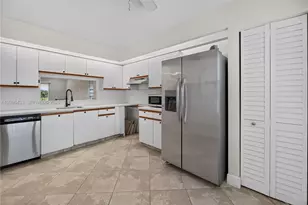 1401 SW 128th Terrace, Pembroke Pines, FL 33027 - Photo 4