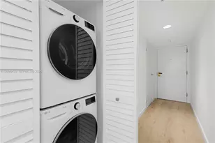 555 NE 15th St, Miami, FL 33132 - Photo 22
