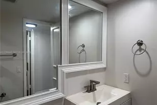 8325 Sunrise Lakes Blvd, Sunrise, FL 33322 - Photo 24