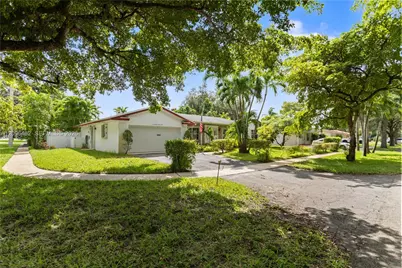 4899 NW 7th Dr, Plantation, FL 33317 - Photo 8