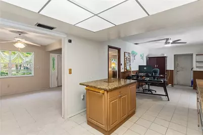 4899 NW 7th Dr, Plantation, FL 33317 - Photo 22
