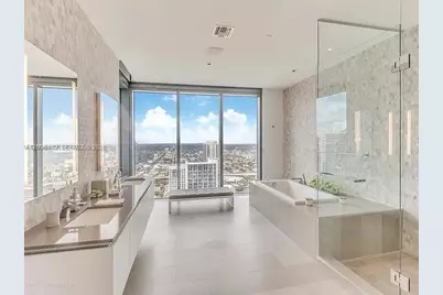 68 SE 6th St #3901, Miami, FL 33131 - Photo 2
