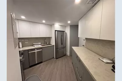 905 Brickell Bay Dr #1124, Miami, FL 33131 - Photo 2