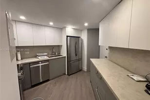 905 Brickell Bay Dr, Miami, FL 33131 - Photo 2