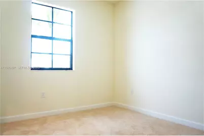 9345 W 33rd Ln, Hialeah, FL 33018 - Photo 8