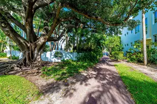 255 W 24th St, Miami Beach, FL 33140 - Photo 18