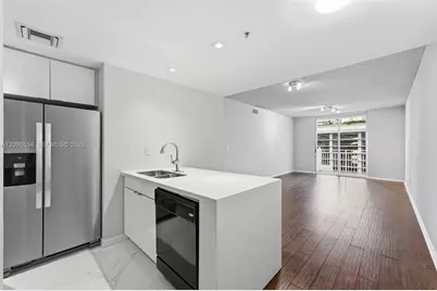 185 SE 14th Ter #1010, Miami, FL 33131 - Photo 2