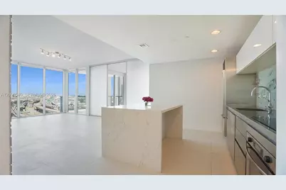 1040 Biscayne Blvd #1206, Miami, FL 33132 - Photo 4