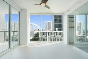 1040 Biscayne Blvd, Miami, FL 33132 - Photo 10