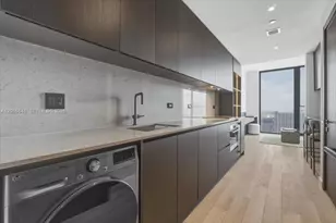 20 NE 11th St, Miami, FL 33132 - Photo 14