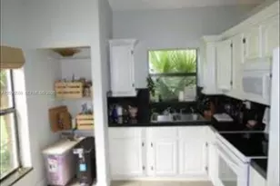 6472 SW 152nd Cir Pl, Miami, FL 33193 - Photo 2