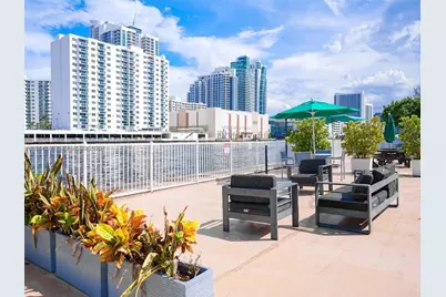 1000 Parkview Dr #501, Hallandale Beach, FL 33009 - Photo 26